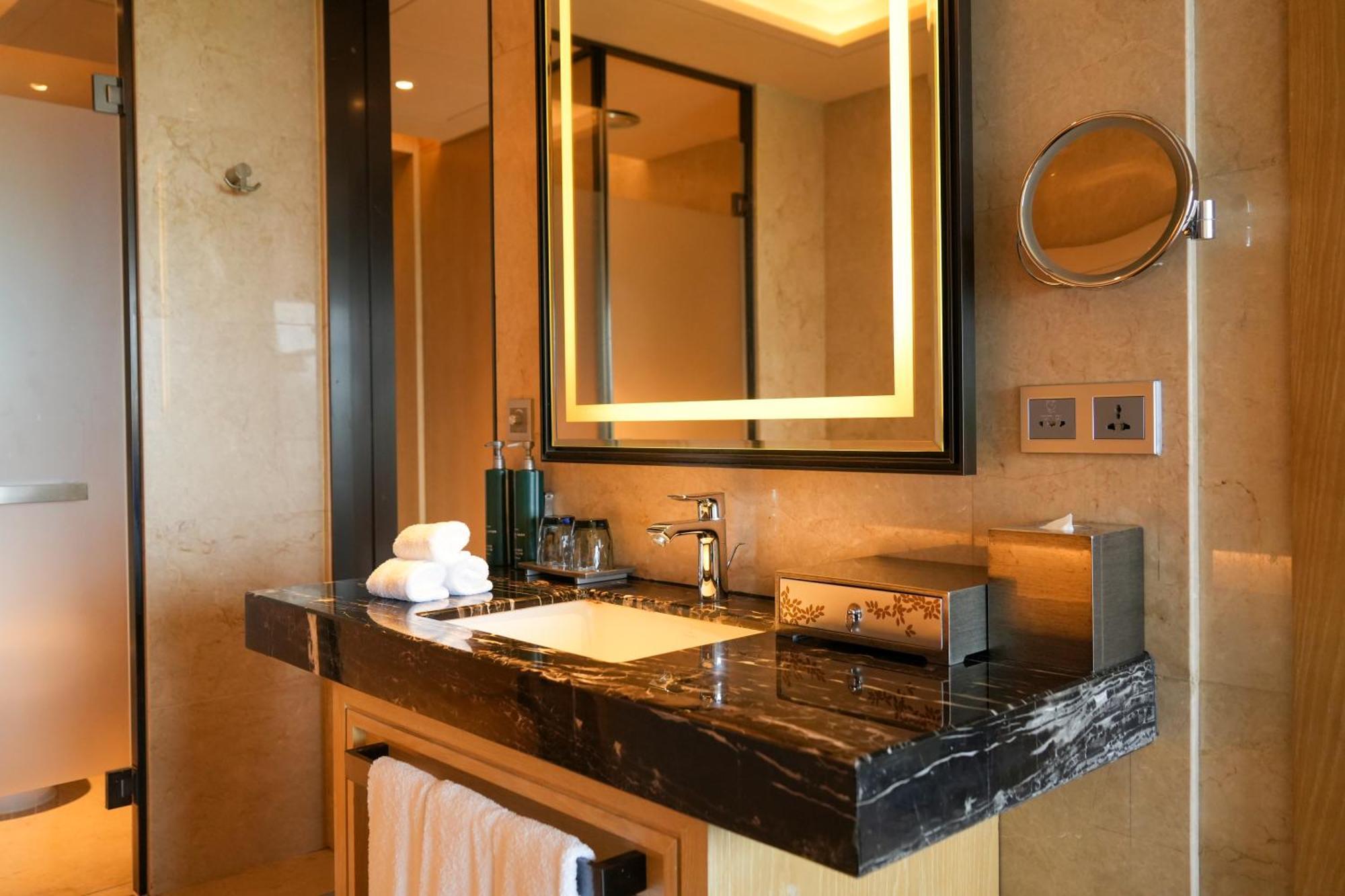 Doubletree By Hilton Hotel Аншунь Экстерьер фото