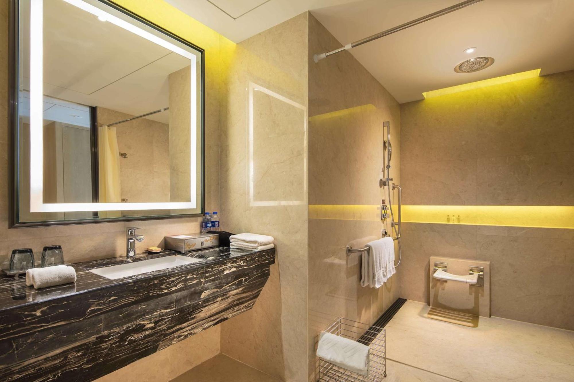Doubletree By Hilton Hotel Аншунь Экстерьер фото